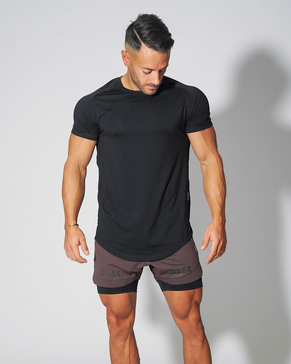 Man i svart PureZ Pulse Signature Tee med Polygiene som motverkar svettlukt